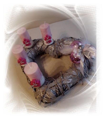 Adventskranz Herzform rosa/Silber Göße ca. 35cm x 35 cm Kerzen weiß/rosa Perlmutt